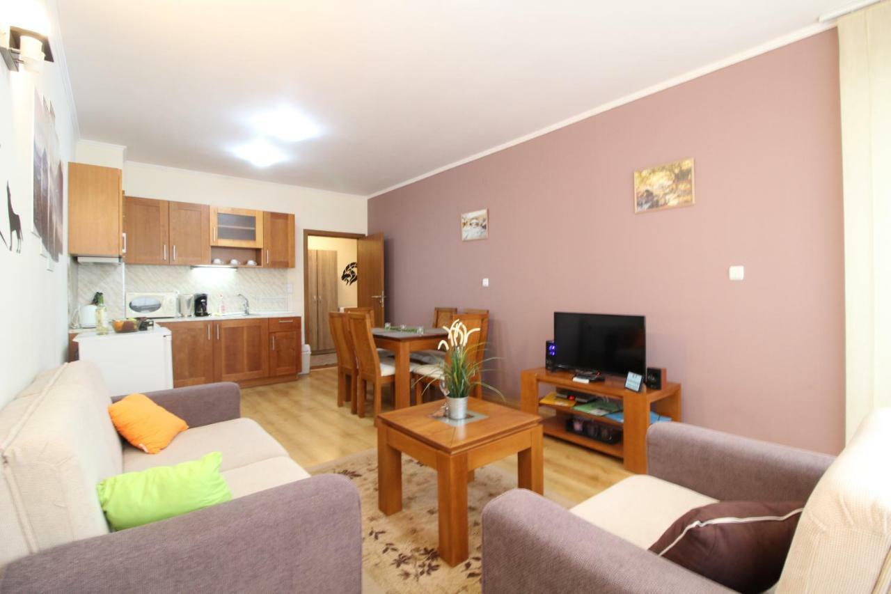 Pine Tree Apartment 2 - B7 Банско Екстериор снимка